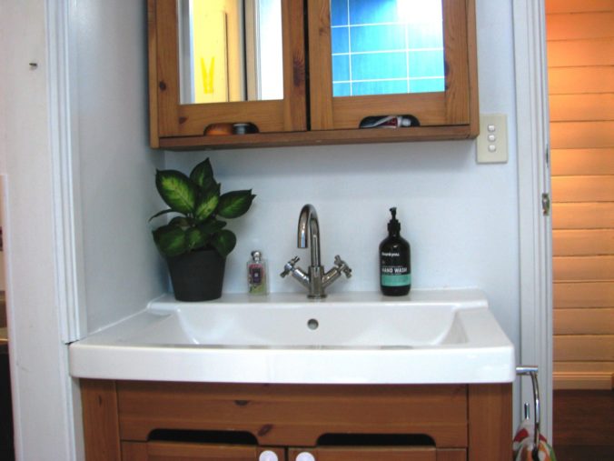 second-hand-cottage-repurposed-sink